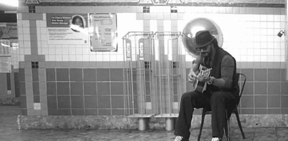 Ricardo Arjona cuando cantaba en metro de New York y no lo reconocieron.