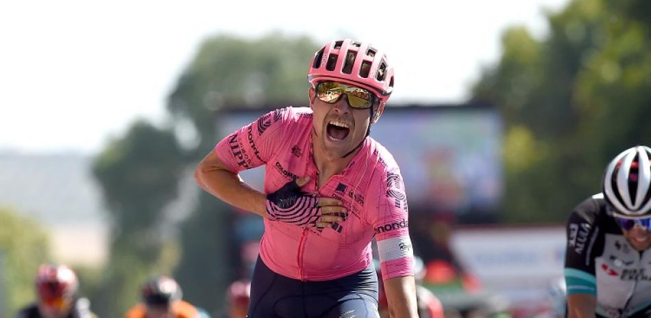Magnus Cort Nielsen reacciona luego de cruzar la meta para ganar la etapa número 12 de la Vuelta a España.