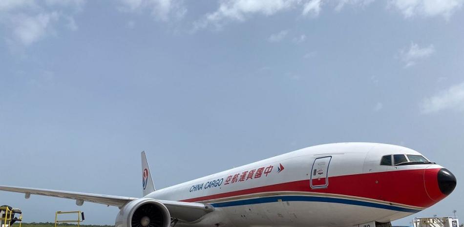 Avión de transporte que trajo las vacunas contra el COVID-19. / Twitter Embajada China
