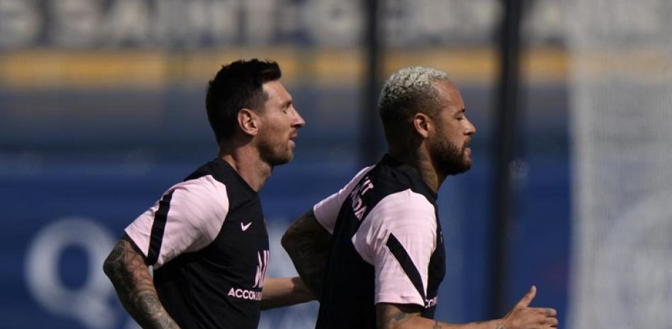 Lionel Messi (izquierda) y Neymar entrenan con el Paris Saint-Germain.