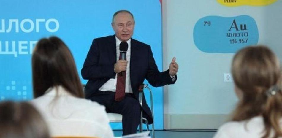 Putin conversa con jóvenes en el inicio del año escolar- AFP