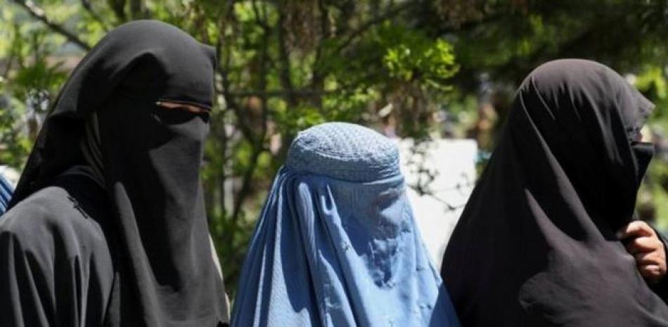 Los talibanes recomendaron a las mujeres quedarse en casa. Foto: Reuters