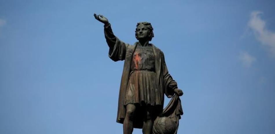 Imagen de la estatua de Cristóbal Colón en la avenida Reforma, Ciudad de México. Reuters