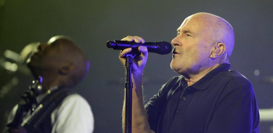 Phil Collins revela que apenas puede sostener las baquetas de la batería por problemas de salud. (Foto: AP/Archivo).