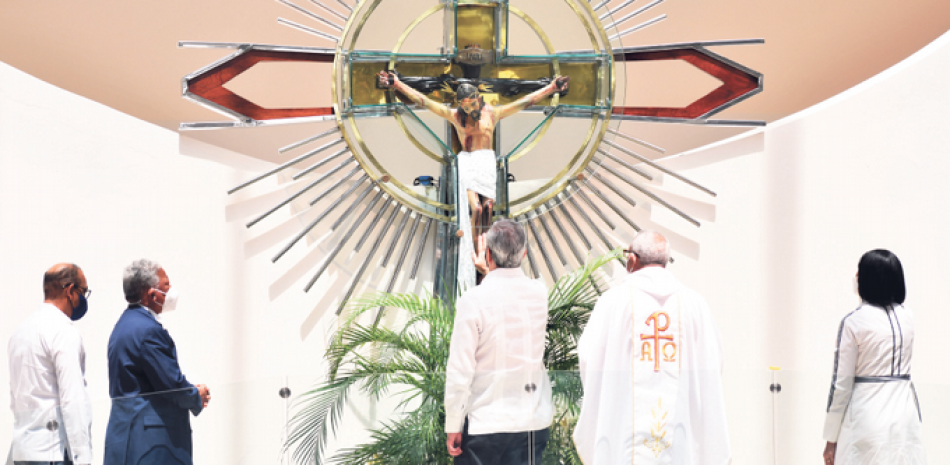El presidente Luiis Abinader inauguró ayer el Santuario Santo Cristo de los Milagros en Bayaguana y prometió una serie de obras en provincia Monte Plata. /JA MALDONADO