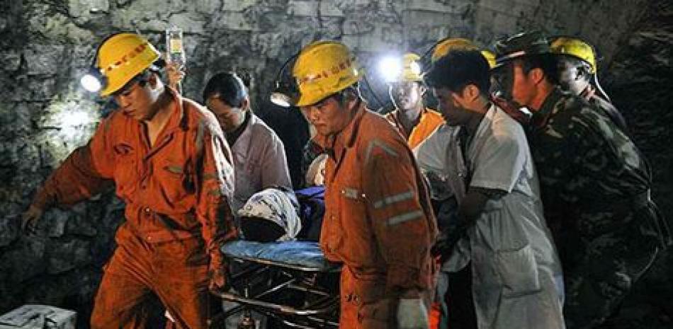 Sacan heridos de una mina de carbón, imagen referencial POR AFP