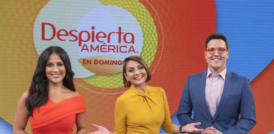 De izquierda a derecha, los conductores de "Despierta América en Domingo" Jackie Guerrido, María Antonieta Collins y Raúl González. (Univision vía AP).