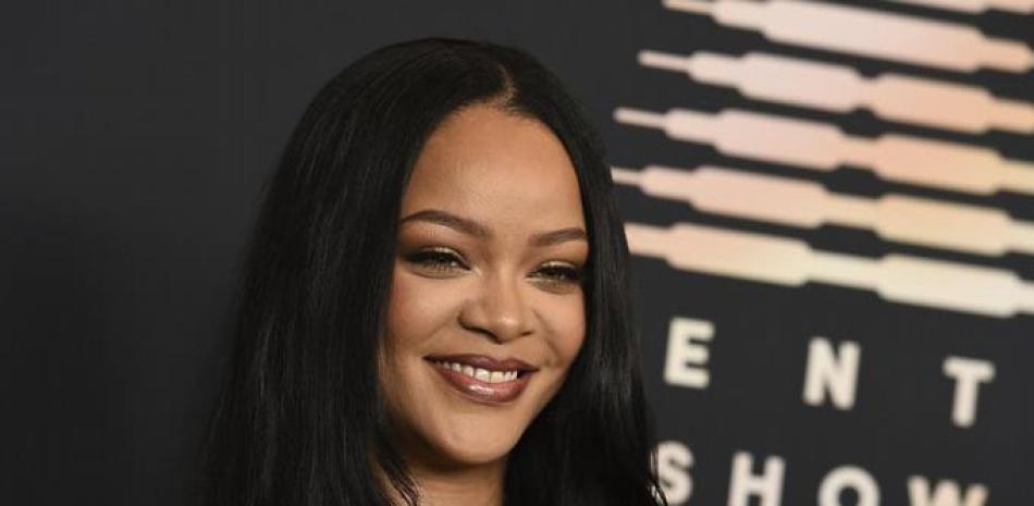 La cantante y empresaria Rihanna asiste a un evento para su línea de lencería Savage X Fenty en el hotel Westin Bonaventure, en Los Ángeles, el 28 de agosto de 2021. El desfile "Savage X Fenty Show Vol. 3" se estrena el viernes en Amazon Prime Video. (Foto por Jordan Strauss/Invision/AP).