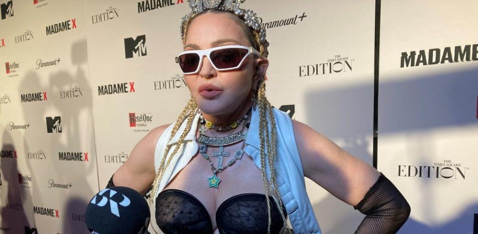 Madonna, fue registrada este jueves al atender a medios de comunicación, durante la alfombra roja para la presentación de un documental, acerca de los conciertos que ofreció en Lisboa a principios de 2020 en medio de su tour "Madame X", en el hotel Edition, en Nueva York (NY, EE.UU.). EFE/Helen Cook