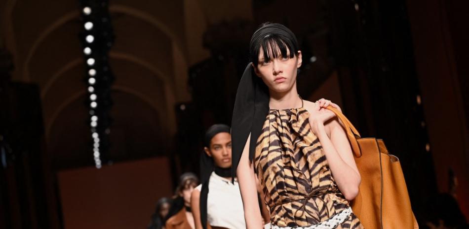 Modelos presentan creaciones para la colección Primavera-Verano 2022 de Salvatore Ferragamo durante la Semana de la Moda de Milán el 25 de septiembre de 2021.
MARCO BERTORELLO / AFP
