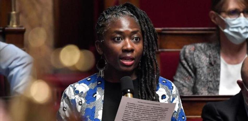 La diputada de La Francia Insumisa Danièle Obono, en la Asamblea Nacional. /STEPHANE DE SAKUTIN (AFP)