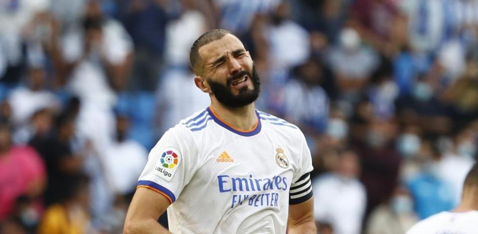 Karim Benzema del Real Madrid reacciona durante el partido contra Espanyol por la Liga española.