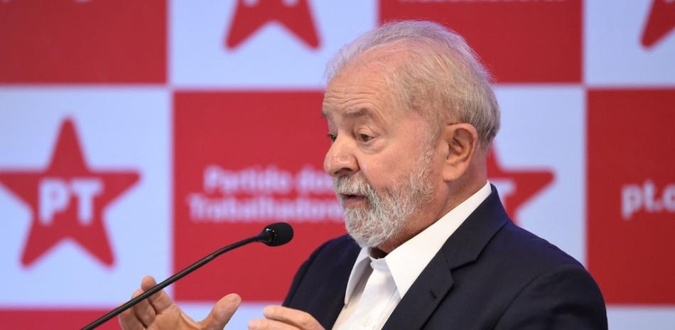 El expresidente brasileño Luiz Inácio Lula da Silva habla durante una conferencia de prensa en Brasilia el 8 de octubre de 2021.

EVARISTO SA / AFP