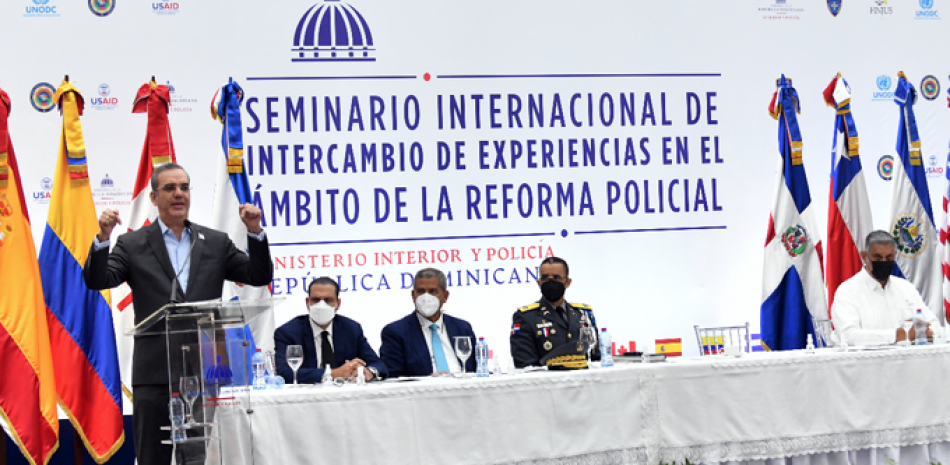 El presidente Luis Abinader participa en el seminario internacional sobre el ámbito de la reforma policial organizado por el Ministerio de Interior y Policía. JOSÉ A. MALDONADO/LD