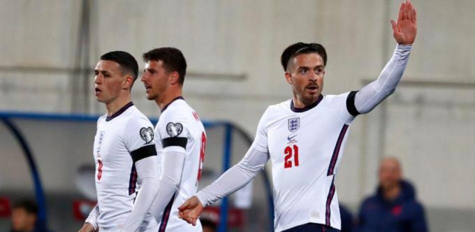 Ben Chilwell festeja luego de marcar un gol en el triunfo de Inglaterra