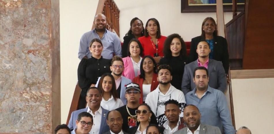 Los urbanos y legisladores se reunieron el lunes para tratar sobre los contenidos en la música popular dominicana.