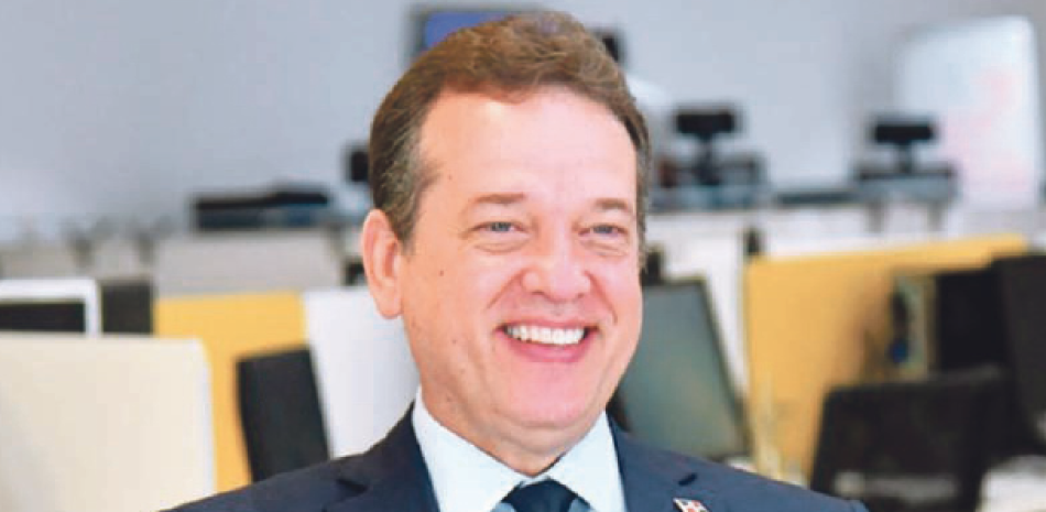 El ministro de Industria, Víctor Bisonó.