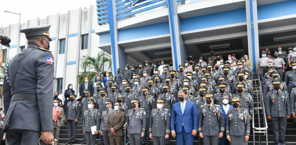 El acto de juramentación del director y subdirector de la Policia Nacional encabezado por el ministro de Interior y Policía, Jesús Vásquez, en la explanda frontal de la institución policial. JA MALDONADO/LD