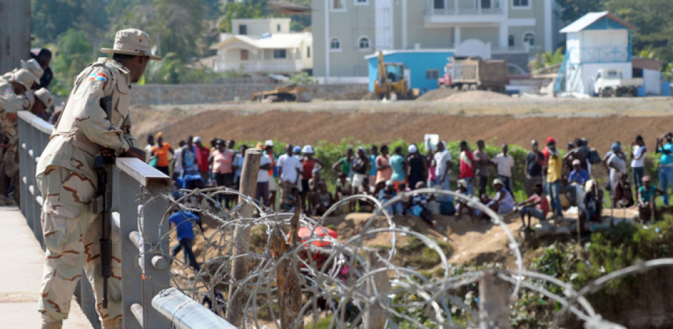 La crisis en Haití ha provocado que cientos de haitianos intenten cruzar la frontera dominico-haitiana a fin de huir de los secuestros, violencia e insegudad en su país. ARCHIVO/LD