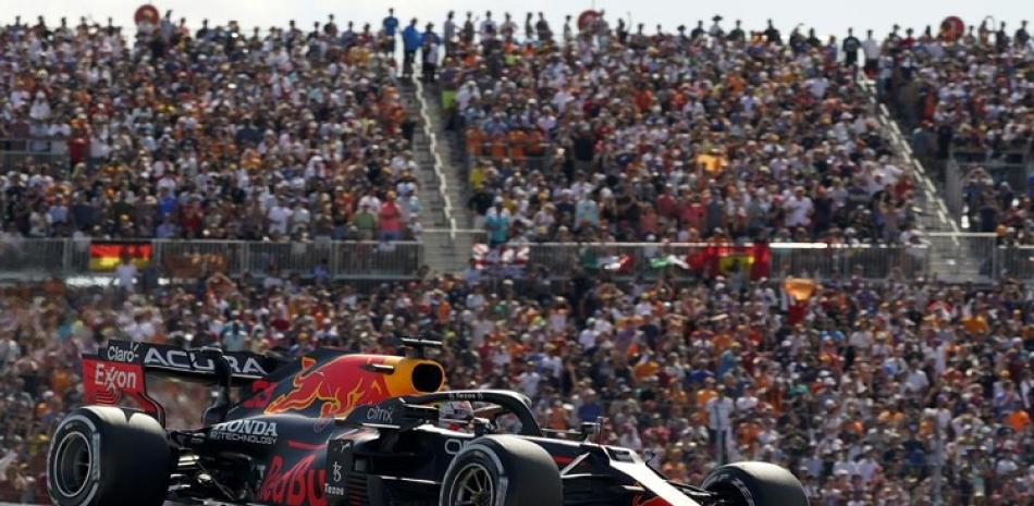 Max Verstappen al volante de su Red Bull durante el Gran Premio de Estados Unidos de la F1, el domingo en Austin, Texas.