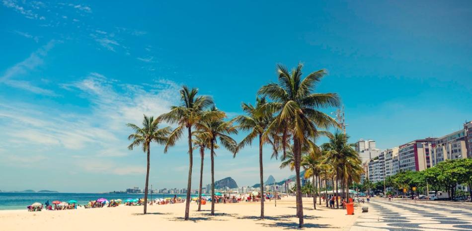 Copacabana, uno de los destinos más famosos de la ciudad de Río de Janeiro, Brasil. Foto de la página de turismo de Brasil.