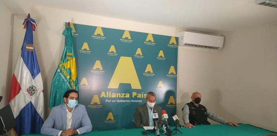 Martínez junto a José Horacio al momento de anunciar su renuncia al cofrecito en agosto del año pasado. Archivo LD