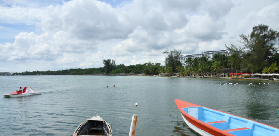 Se han realizado dos estudios para determinar la calidad de las aguas de la playa de Boca Chica. ARCHIVO/LD