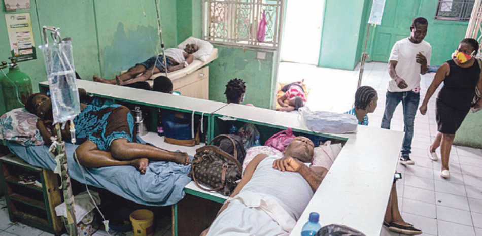 La falta de electricidad por la escasez del diésel está provocando congestión en los hospitales haitianos. / AFP