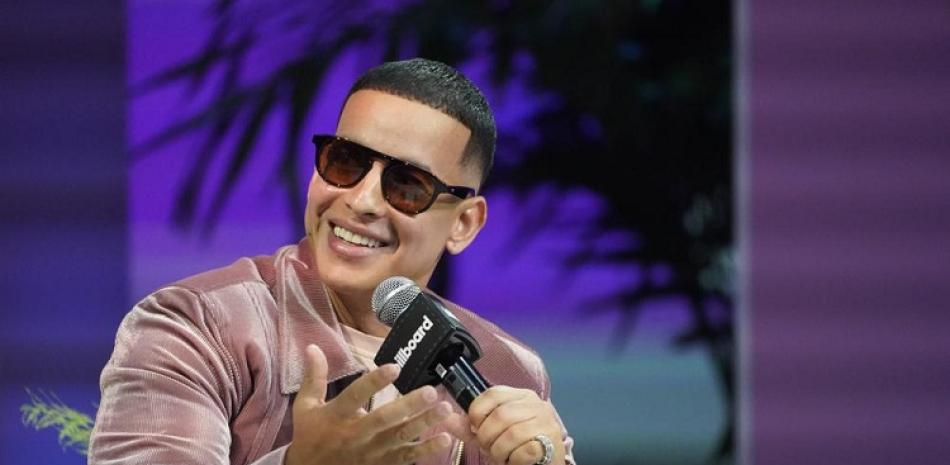 El cantante puertorriqueño Daddy Yankee se unió al equipo de béisbol los Cangrejeros de Santurce como inversionista y copropietario.