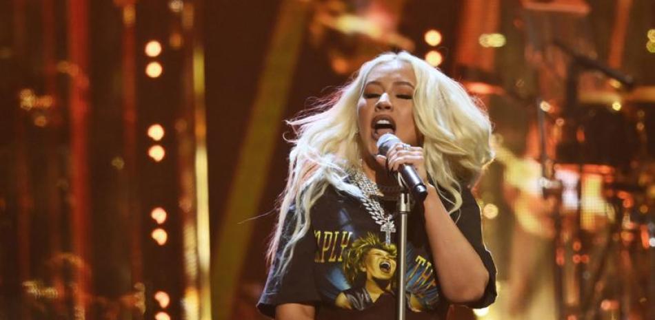 Christina Aguilera canta en la ceremonia de incorporación al Salón de la Fama del Rock and Roll el sábado 30 de octubre de 2021 en Cleveland. (AP Foto/David Richard).