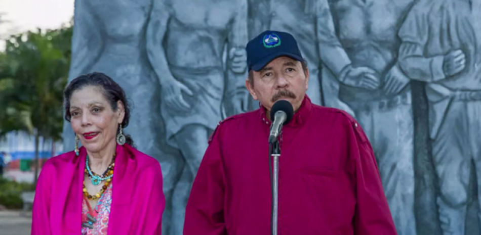 Daniel Ortega y Rosario Murillo, durante una ceremonia por el aniversario del nacimiento del líder sandinista Carlos Fonseca, el 23 de junio de 2021 en Managua . Presidencia de Nicaragua/AFP/Archivos