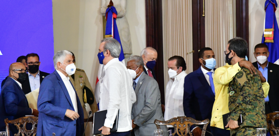 El presidente Luis Abinader encabezó ayer un encuentro en el Palacio Nacional para buscar consenso sobre las medidas a adoptar ante la crisis haitiana. JA MALDONADO/LD