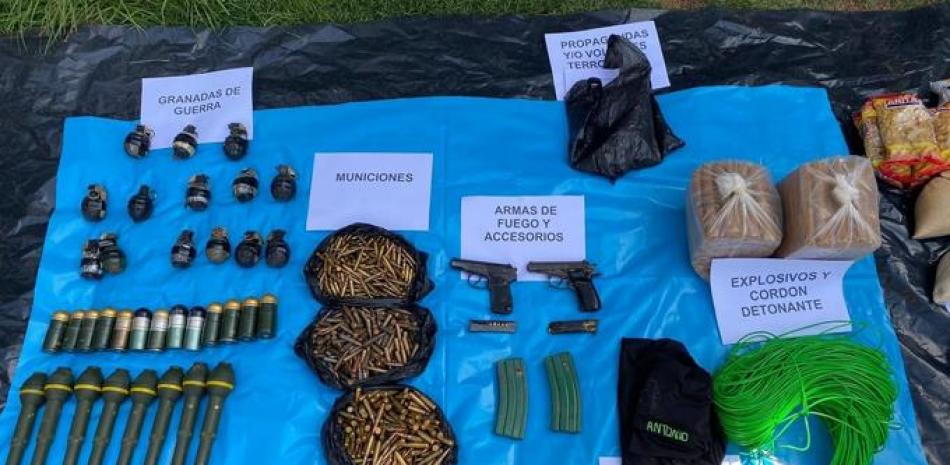 Imagen de las armas y munición requisadas a Sendero Luminoso por la Policía peruana - POLICÍA NACIONAL DE PERÚ