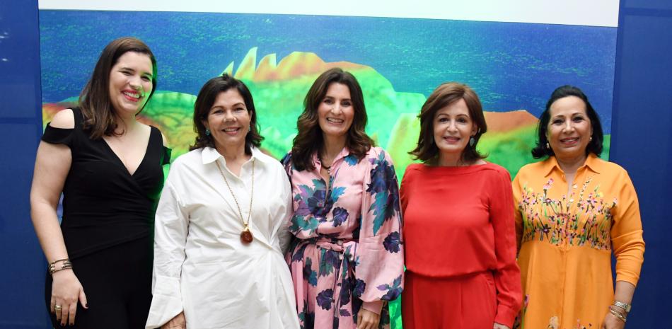 Maité Mallén, Rosario Bordas, Gia Caro, Laura Messina y Maria Teresa Ruiz de Catrain.