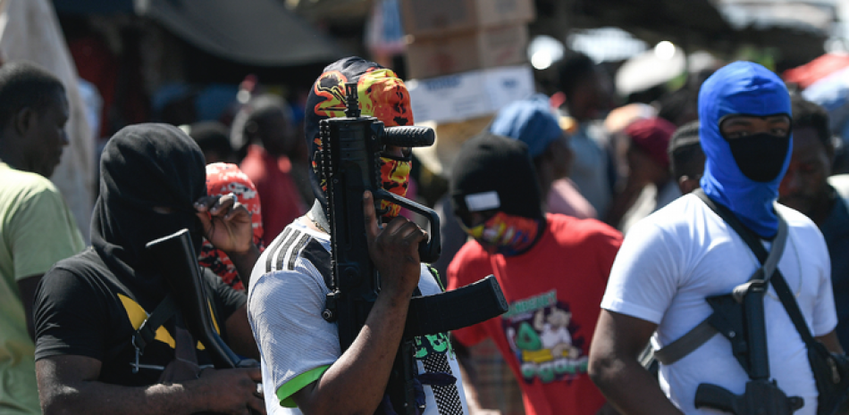 Los malhechores asociados a pandillas armadas mantienen en estado de zozobra a todos los vecindarios haitianos, mientras el gobierno está cruzado manos. LISTÍN DIARIO