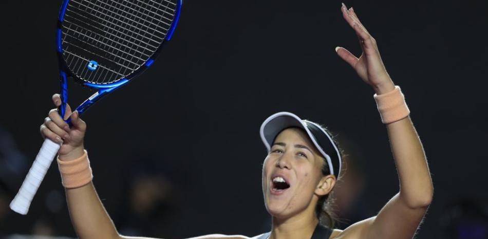 La hispano-venezolana Garbiñe Muguruza celebra su victoria sobre la checa Barbora Krejcikova, en las Finales de la WTA, este viernes, en Guadalajara, México