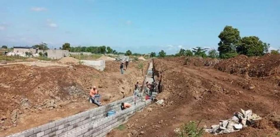 En abril pasado las autoridades haitianas iniciaron la construcción de un canal de desvío del río Masacre para el aprovechamiento exclusivo de las aguas en territorio haitiano.