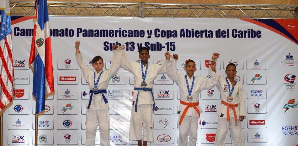 El estadounidense Daniel Goodwin, plata; el dominicano Diego García, oro, así como Juan Batista, dominicano, y Jhoan Pinto, de Colombia, compartieron el bronce en menos 40 kilos.