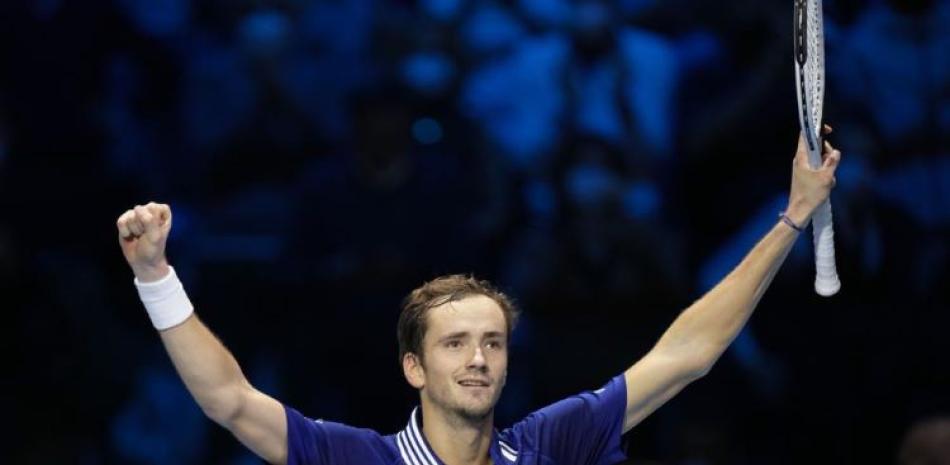 Daniil Medvedev celebra tras derrotar a Alexander Zverev en la Copa Masters de la ATP.