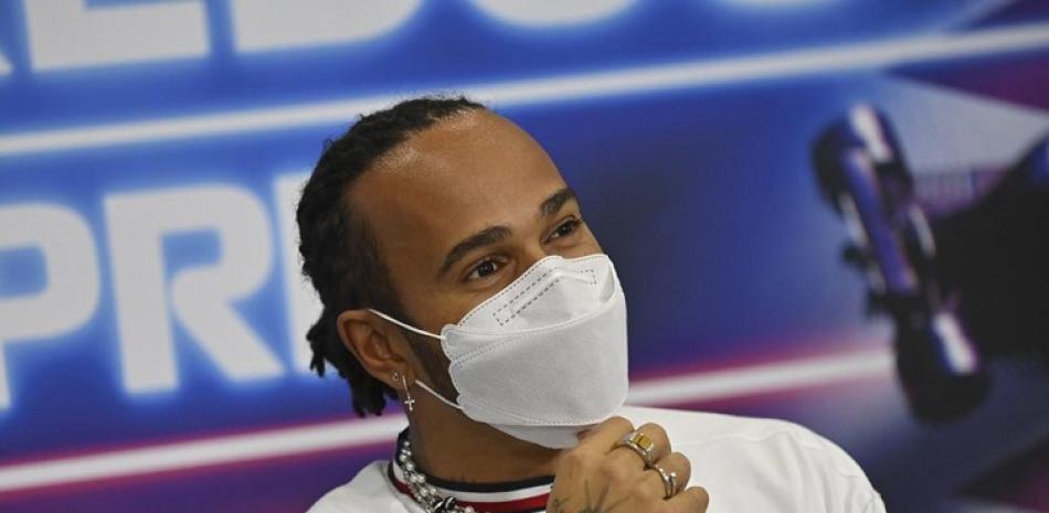 Lewis Hamilton durante una rueda de prensa previo al Gran Premio de Qatar de la Fórmula Uno.