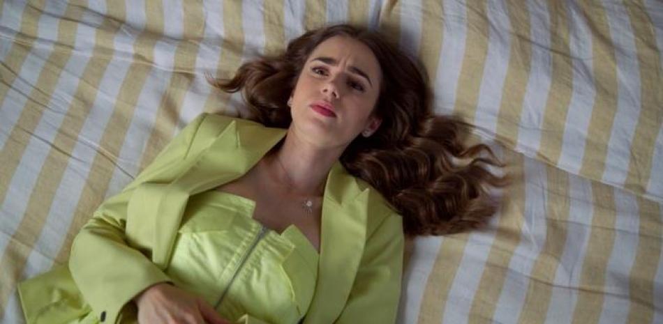 Tráiler de la temporada 2 Emily en París: Lily Collins vive en un dilema constante en la serie de Netflix.