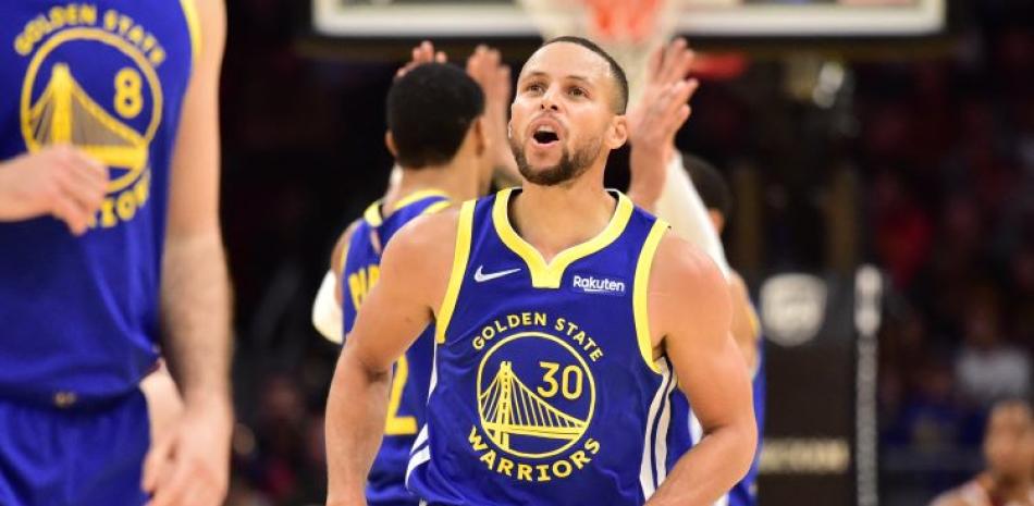 Stephen Curry, de los Warriors, reacciona durante el partido frente a los Cavaliers en el partido del jueves por la noche en el baloncesto de la NBA.
