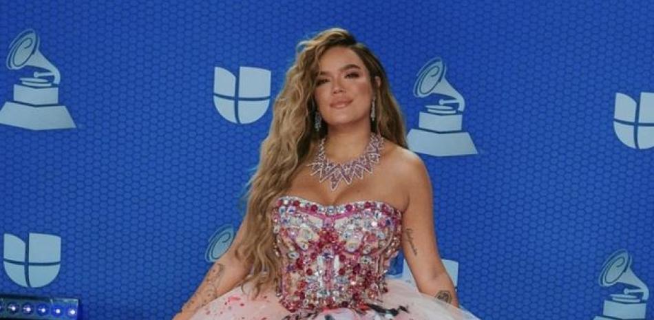 El look de quinceañera de la cantante colombiana Karol G acaparó todas las miradas en el Latin Grammy, el pasado jueves, en Las Vegas, Nevada.