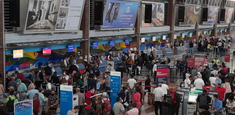 Imagen de archivo del pasajeros en el aeropuerto de Las Américas.