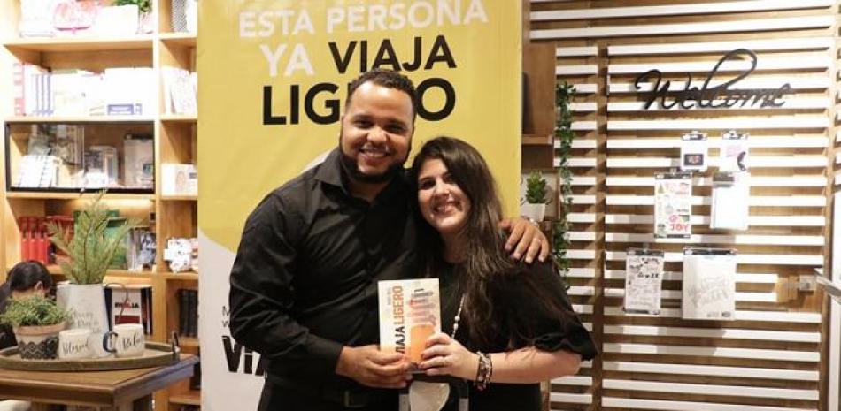 Riqui Gell, autor de "Viaja ligero", y Ana María
Torelli.