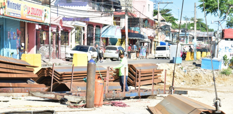 Vista de un área donde se hacen levantamientos técnicos para la ejecución del proyecto Nuevo Domingo Savio.