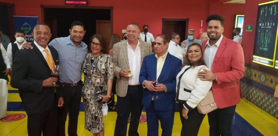 Felix Fermin y esposa, Héctor J.Cruz Peña y esposa,  junto a los hijos de Tony Francisco y T ony jr.