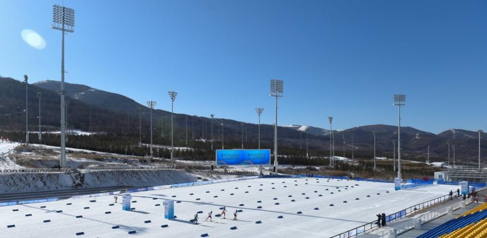 Una vista general del centro nacional de esquí de fondo durante la Copa Continental FIS Combinada Nórdica 2021/2022, parte de un evento de prueba de los Juegos Olímpicos de Invierno de Beijing 2022 en el condado de Chongli, ciudad de Zhangjiakou, provincia china de Hebei, el 5 de diciembre de 2021.
WANG Zhao / AFP