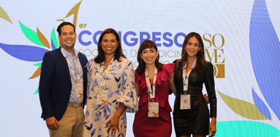 Dr. George Rivas, Dra Carolina Henriquez, Dra Natalie Diaz y Dra Estrella Martinez.