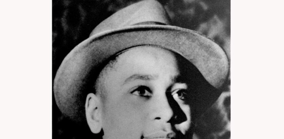 ARCHIVO - Esta foto sin fechar muestra a Emmett Louis Till, un adolescente negro de 14 años de Chicago que fue secuestrado, torturado y asesinado en 1955 por presuntamente haberle silbado a una mujer blanca en Mississippi. (AP Foto, archivo)